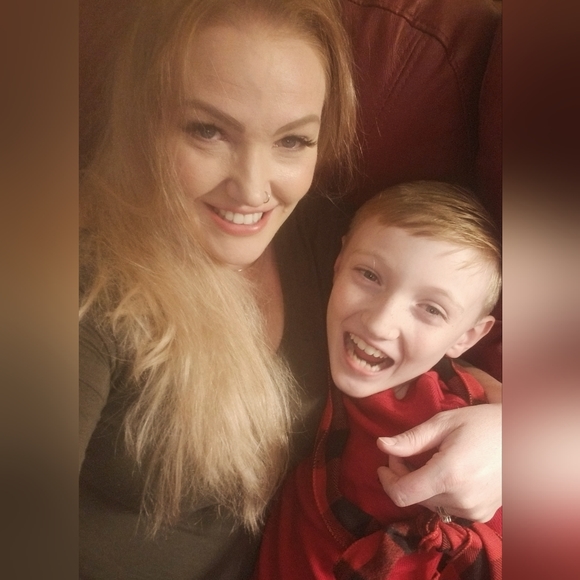 Jamie 🖤 POSH AMBASSADOR - Picture 3 of 9